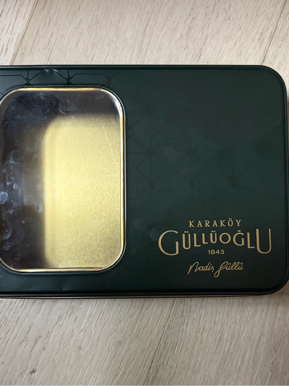 Karaköy Güllüoğlu Metal Sweet Tin - Dark Green & Gold